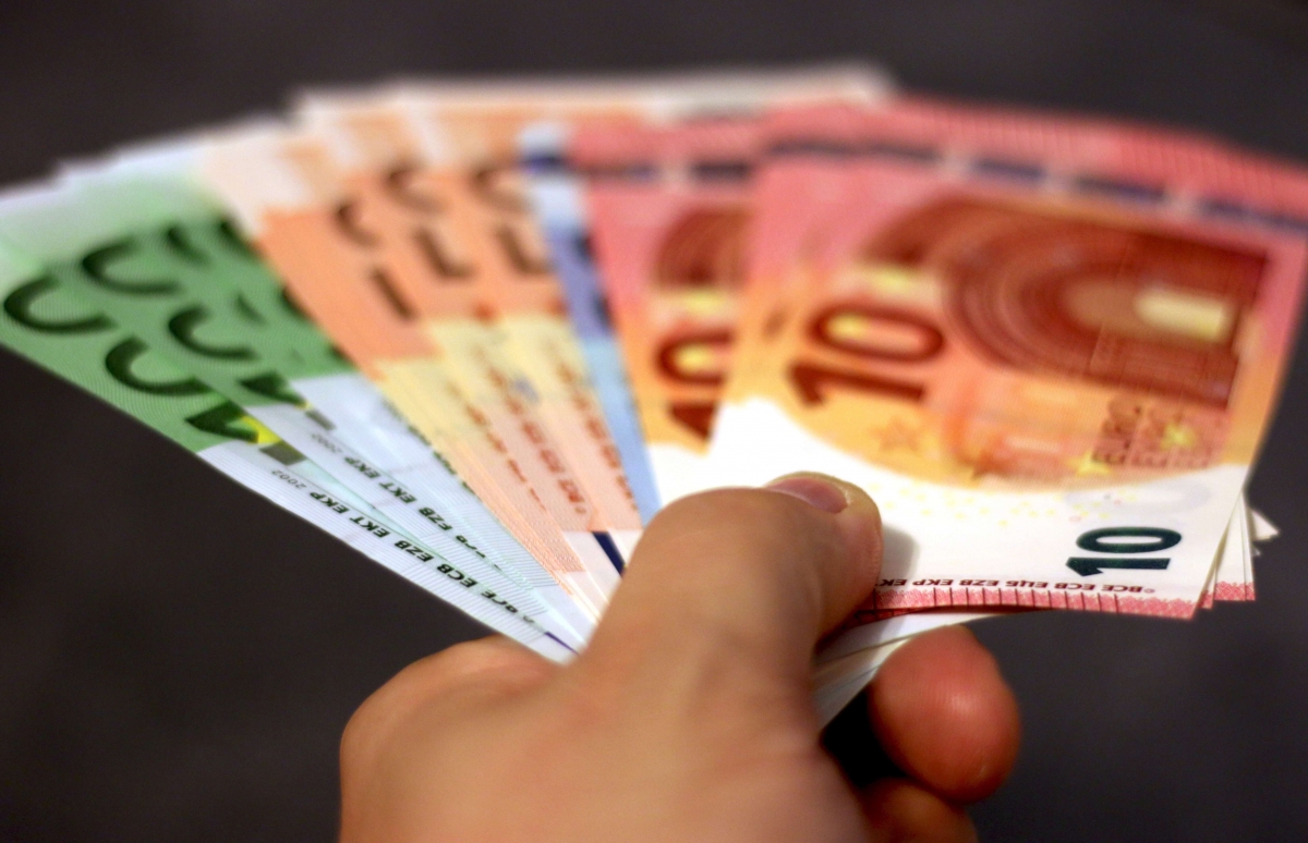 Kamatra adott kölcsön? – Így kell(ene) adóznia utána!